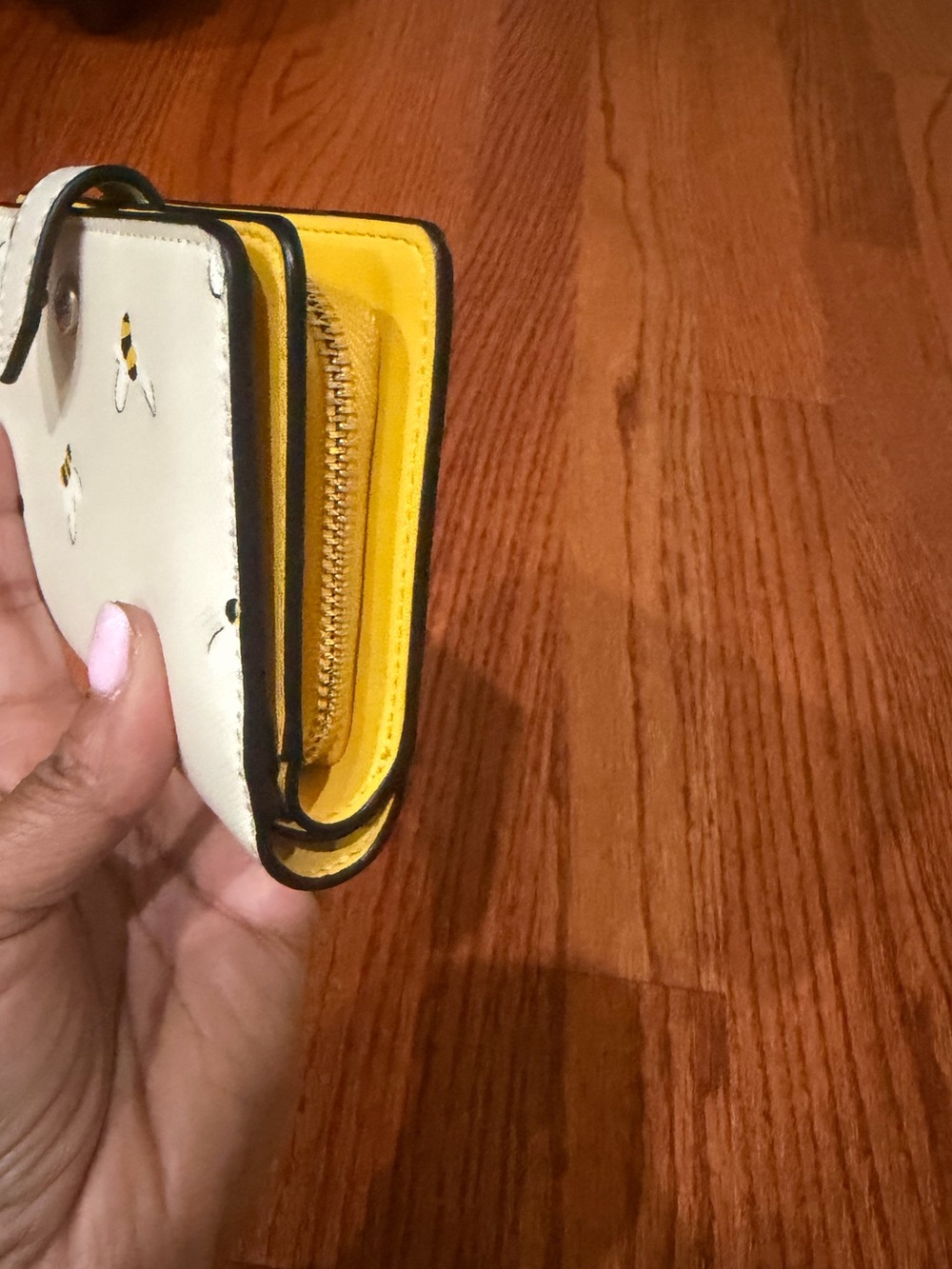 Kate Spade Medium Bee Wallet 🐝 - Picture 9 of 9